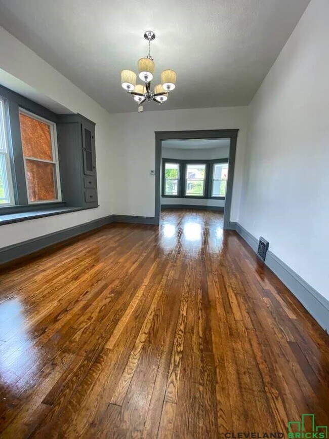 Building Photo - 2054 W 91st St