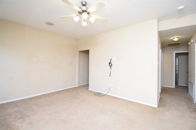 Building Photo - 11215 Overland Trail Dr