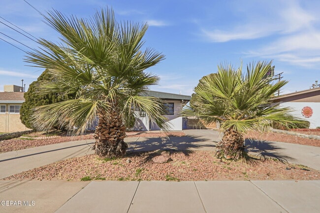 Building Photo - 1105 N Clark Dr