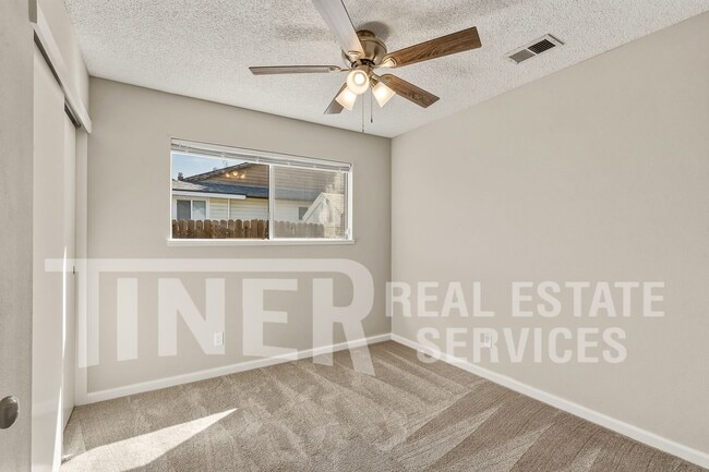 Building Photo - 9024 Leatham Ave