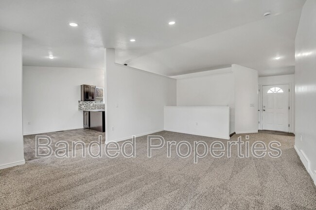 Building Photo - 2052 S Jenny Ln W