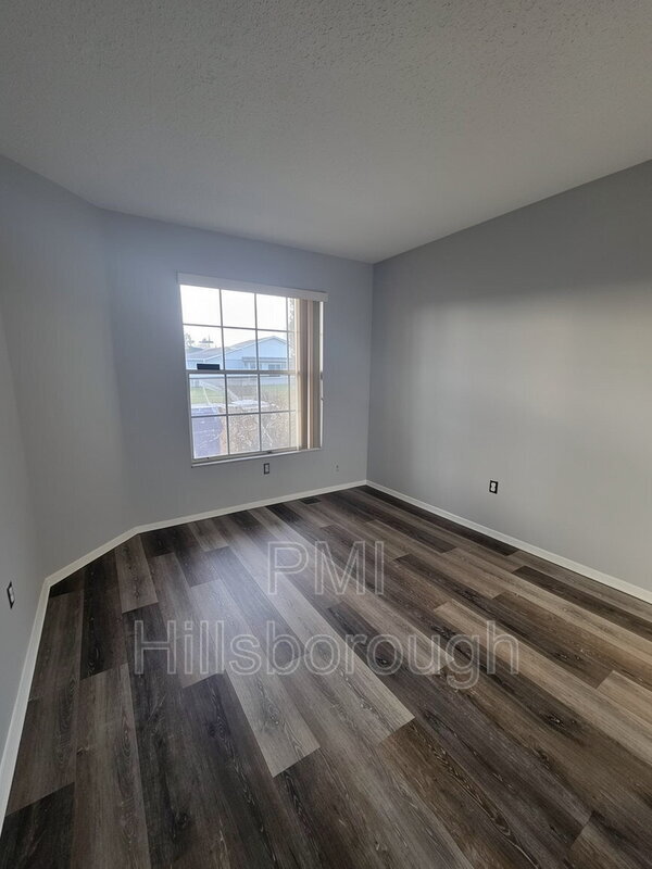 Building Photo - 914 Burlwood St