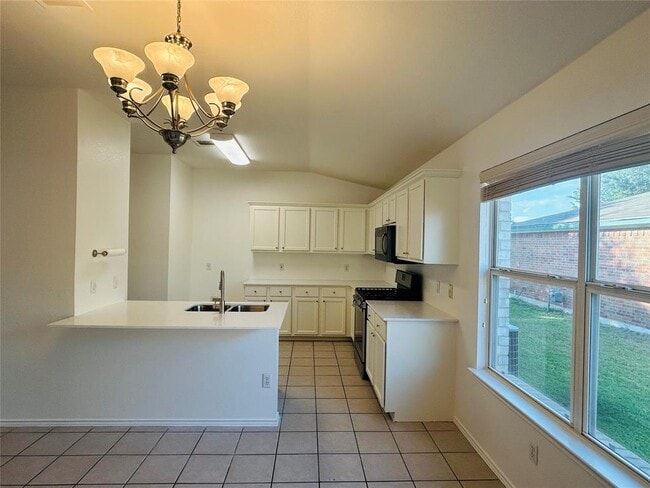 Building Photo - 600 McCarthur Dr