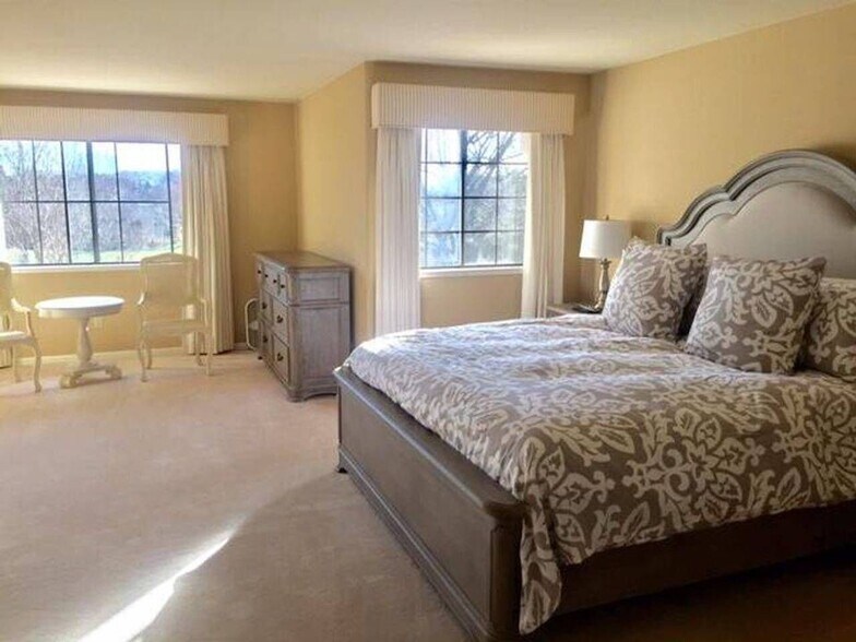 Building Photo - 352 Troon Ct