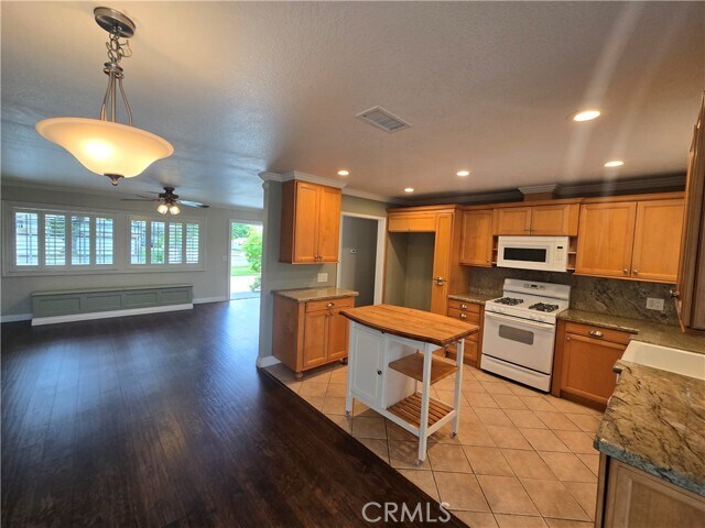 Building Photo - 6792 Sylvia Dr