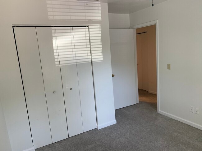 Bedroom 4 - 218 Pheasant Run Dr