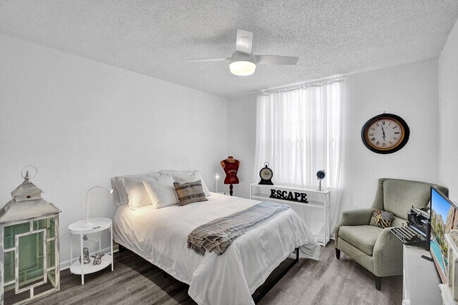 Building Photo - 520 SE 5 Ave