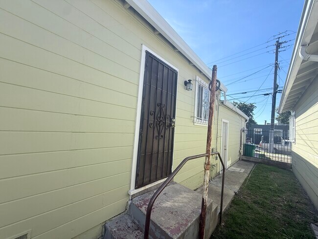 Building Photo - 9008 A St