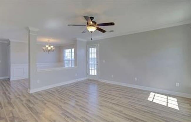 Building Photo - 175 Grandview Dr