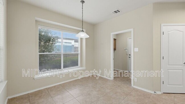 Building Photo - 622 Magdalena Ln