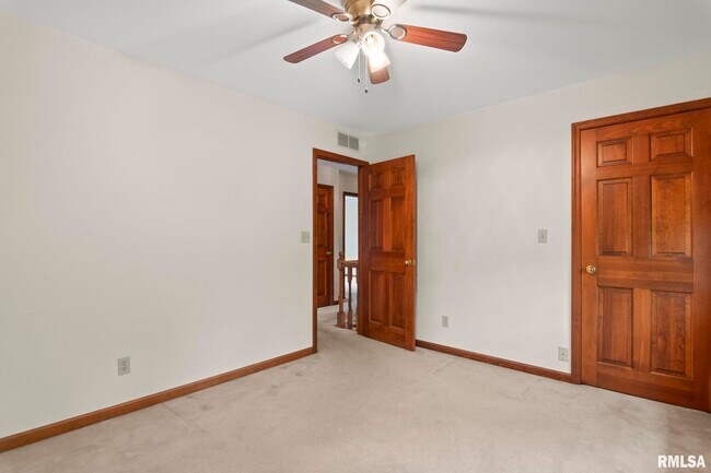 Building Photo - 1616 Hunter Ridge Dr