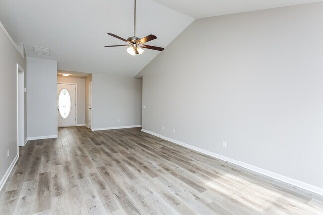 Building Photo - 257 Natchez Cir