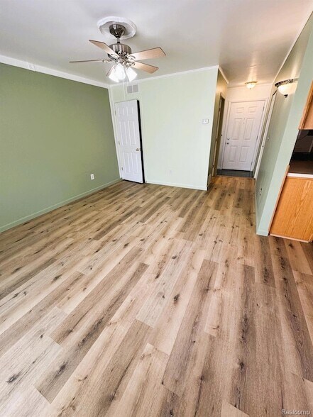 Building Photo - 15566 Dupage Blvd