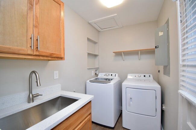 Building Photo - 7073 Monongahela Dr