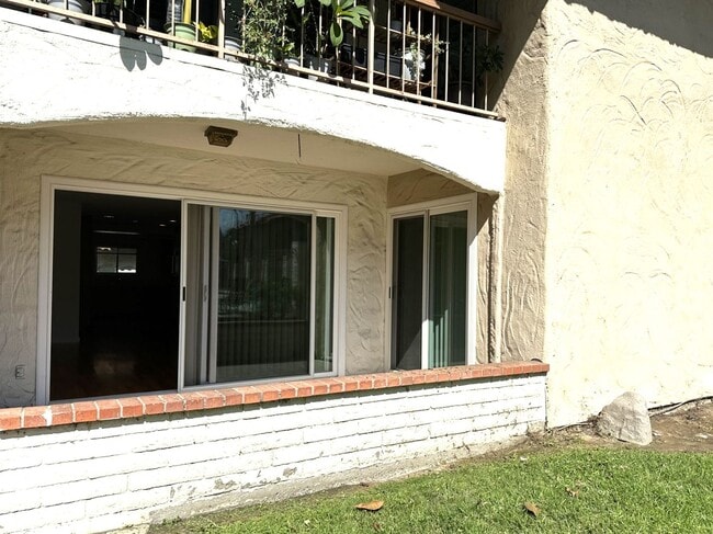 Building Photo - Mission Valley 3 BR 2 BA Condo w/ Parking ...