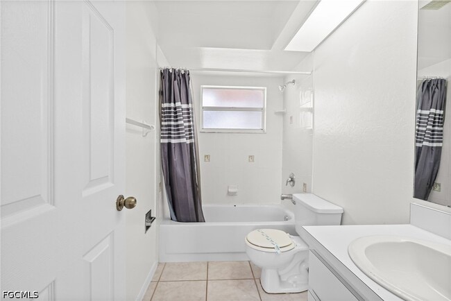 Building Photo - 1425 SW 10th St