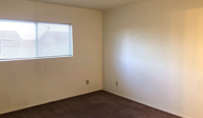 Building Photo - Canyon Shadows Great 2+2!