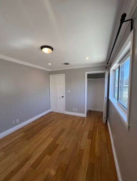Building Photo - 4412 Russell Ave