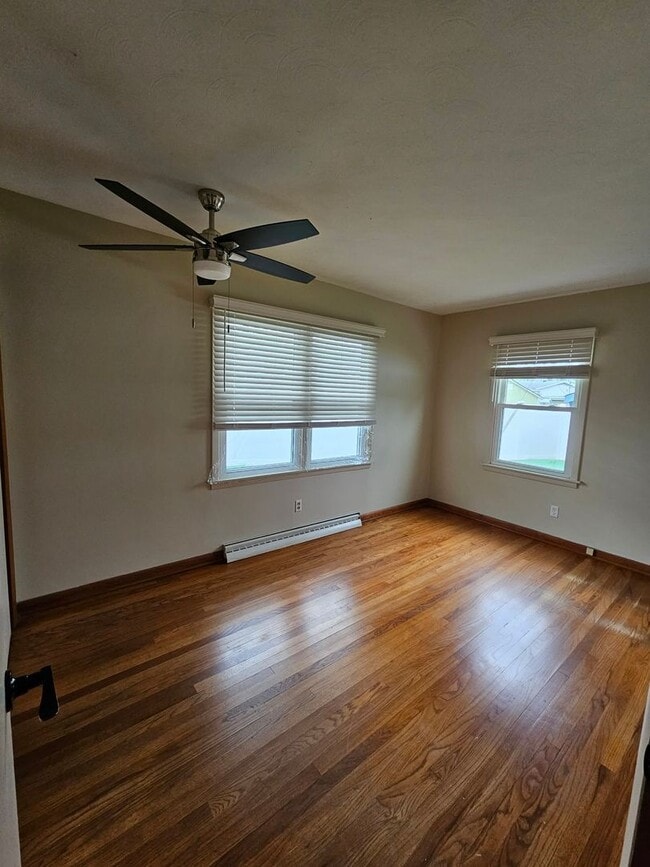 Building Photo - South Shores! 3 Bed, 1.5 bath
