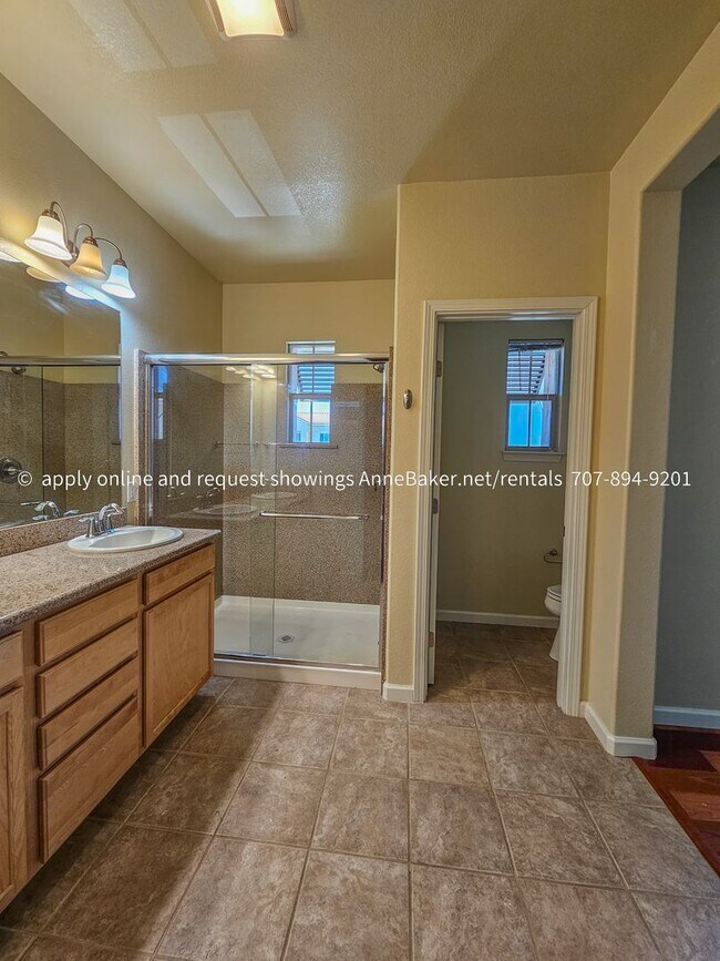 Building Photo - Well Designed Condo at Gardens at Thyme Square - Two Bedrooms and a Bonus Room - Atrium