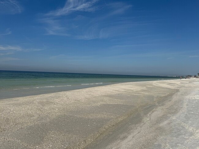 Building Photo - 3509b Avenida Madera