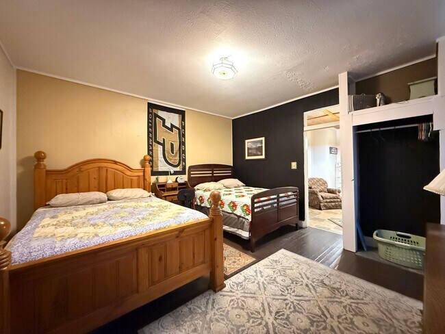 Building Photo - 1 Bed, 1 Bath Apartment, All Utilities Included - Short Term Lease Options Available!