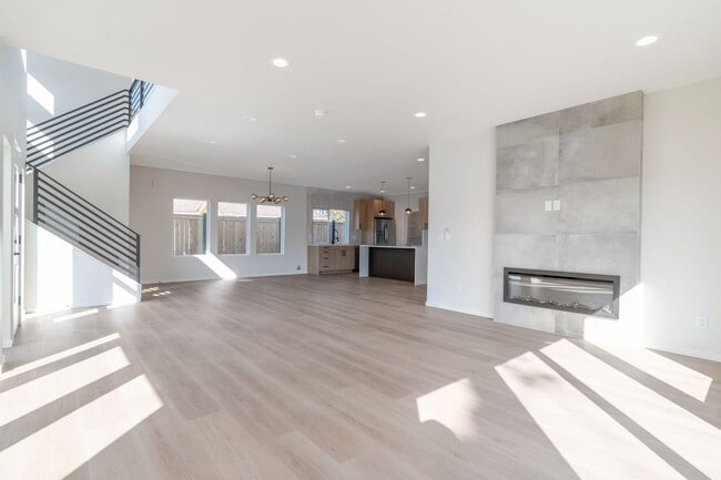 Building Photo - Beautiful 1 year old home in Pacific Wa