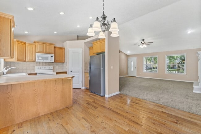 Building Photo - 1770 W Bellagio Dr