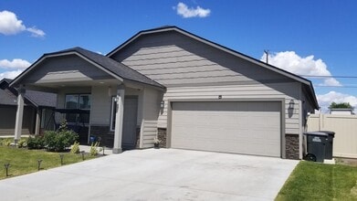 Building Photo - 3 Bedroom Home for Rent!