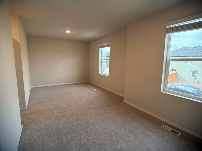 Building Photo - 2945 N 3rd Way