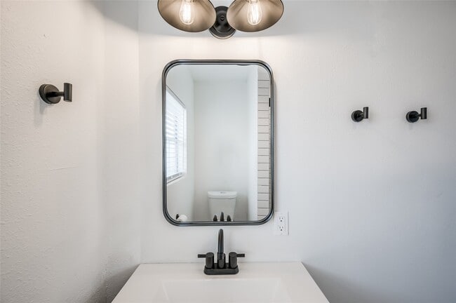 Building Photo - 4204 Lovejoy St