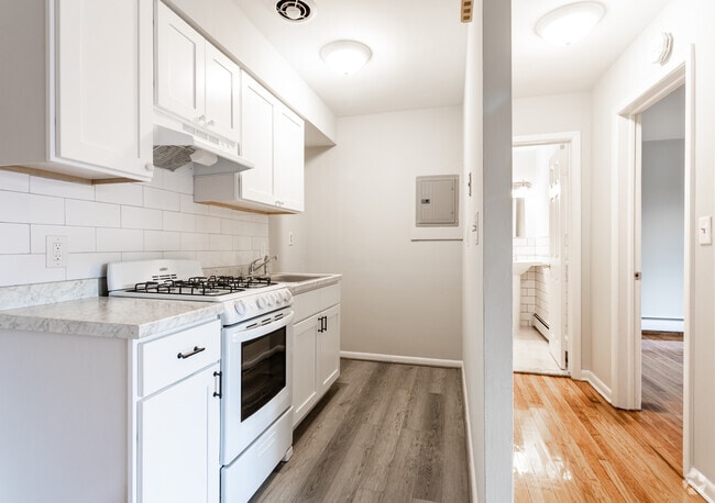Kitchen - Longview Apartments