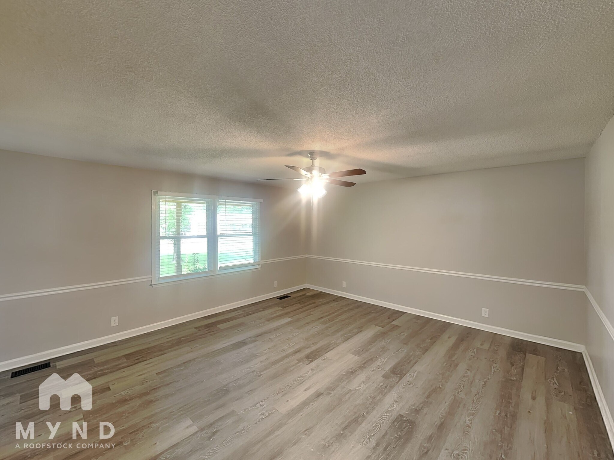 Building Photo - 907 Briar Ct