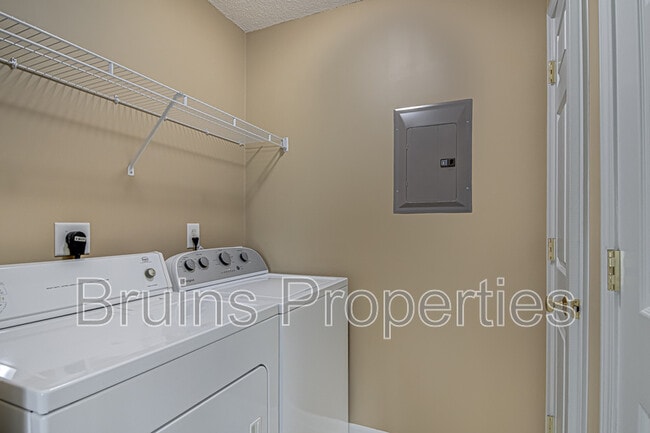 Building Photo - 6113 Hedgecock Cir