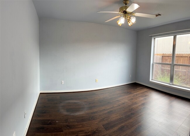 Building Photo - 3208 Yellowstone Park Dr