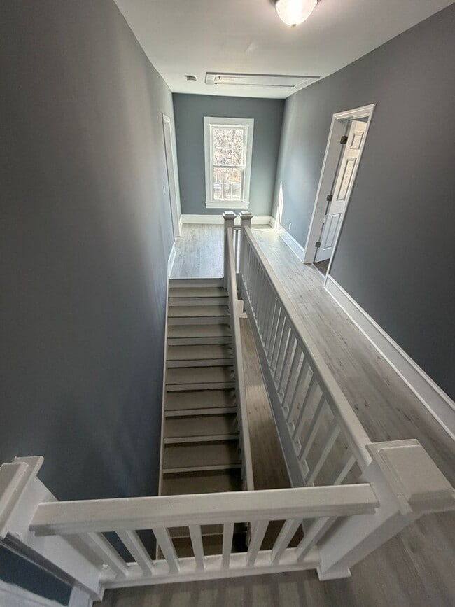 Building Photo - Amazing 7 Bedroom 2 bathroom updated home for rent in Burlington, NC