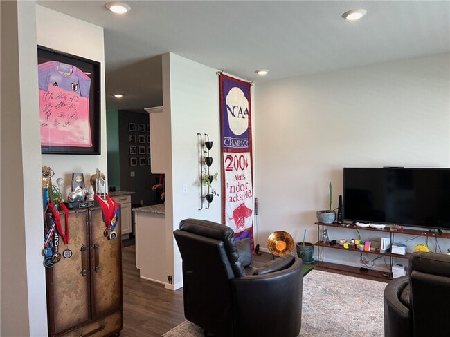 Building Photo - 2960 W McLaren Dr