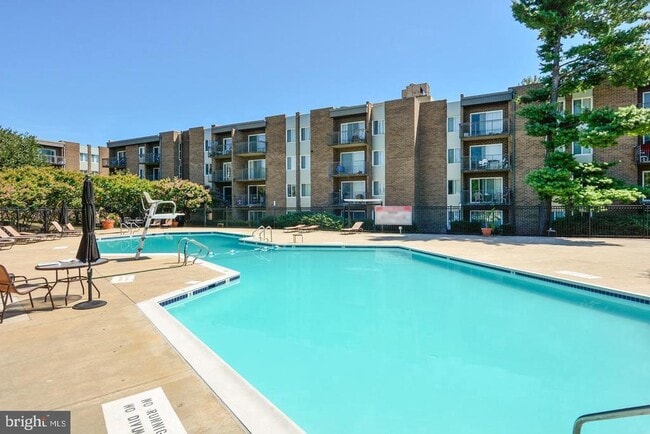 Building Photo - 75 S Reynolds St