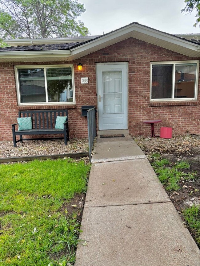 Primary Photo - Beautifully Updated 2-Bedroom Townhome in ...