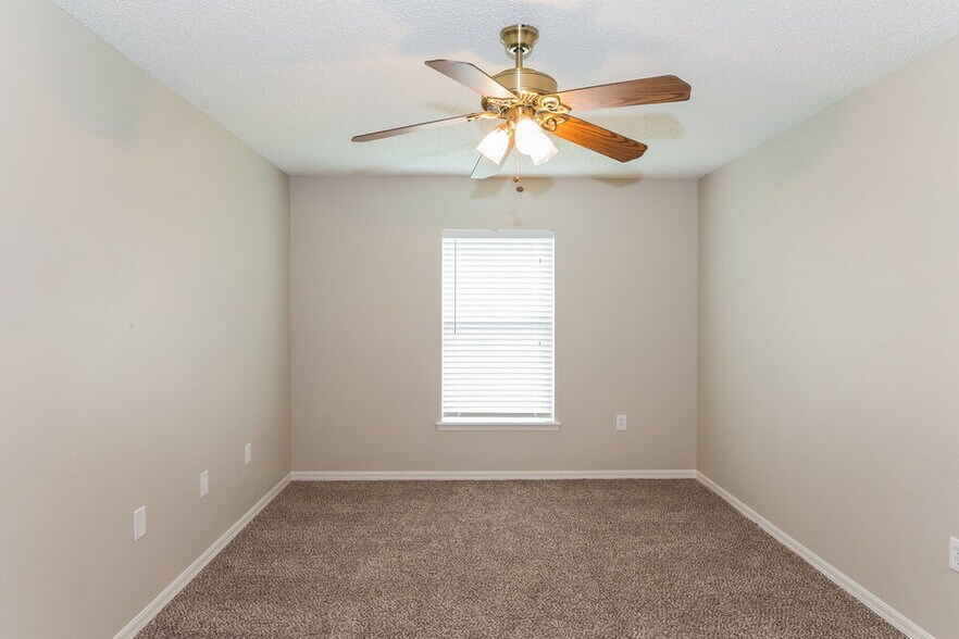 Building Photo - 1684 Dartmouth Dr