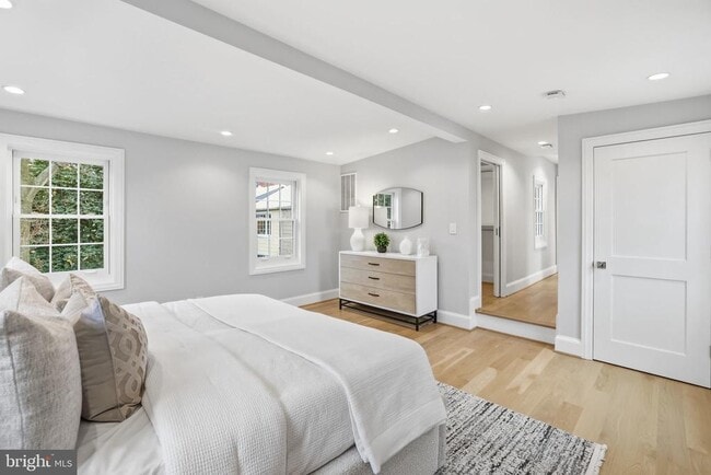 Building Photo - 3418 Reservoir Rd NW