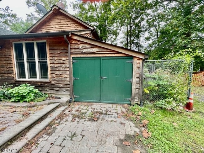 Building Photo - 35 Stillwater Rd