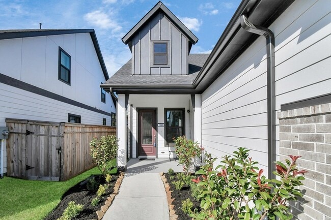 Building Photo - 1535 Park Path Dr