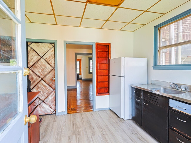 Building Photo - 3359 Tyson Ave
