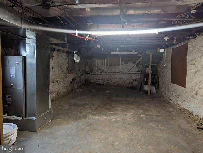 Building Photo - 6617 Quincy St