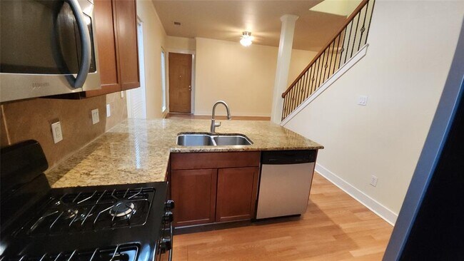 Building Photo - 611 Franklin Blvd