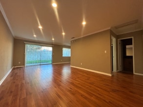 Building Photo - 832 Bonita Ave