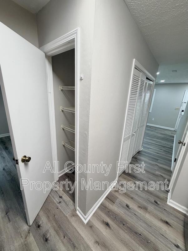 Building Photo - 734 S Candler St
