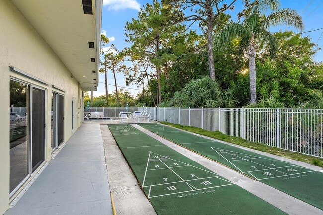 Building Photo - 10808 SE Sea Pines Cir
