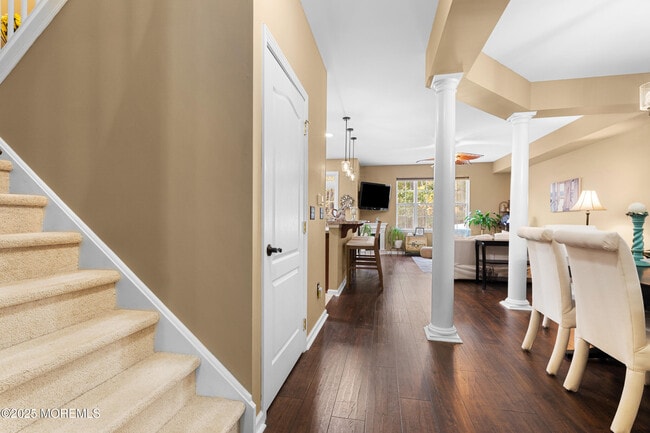 Building Photo - 254 Hawthorne Ln